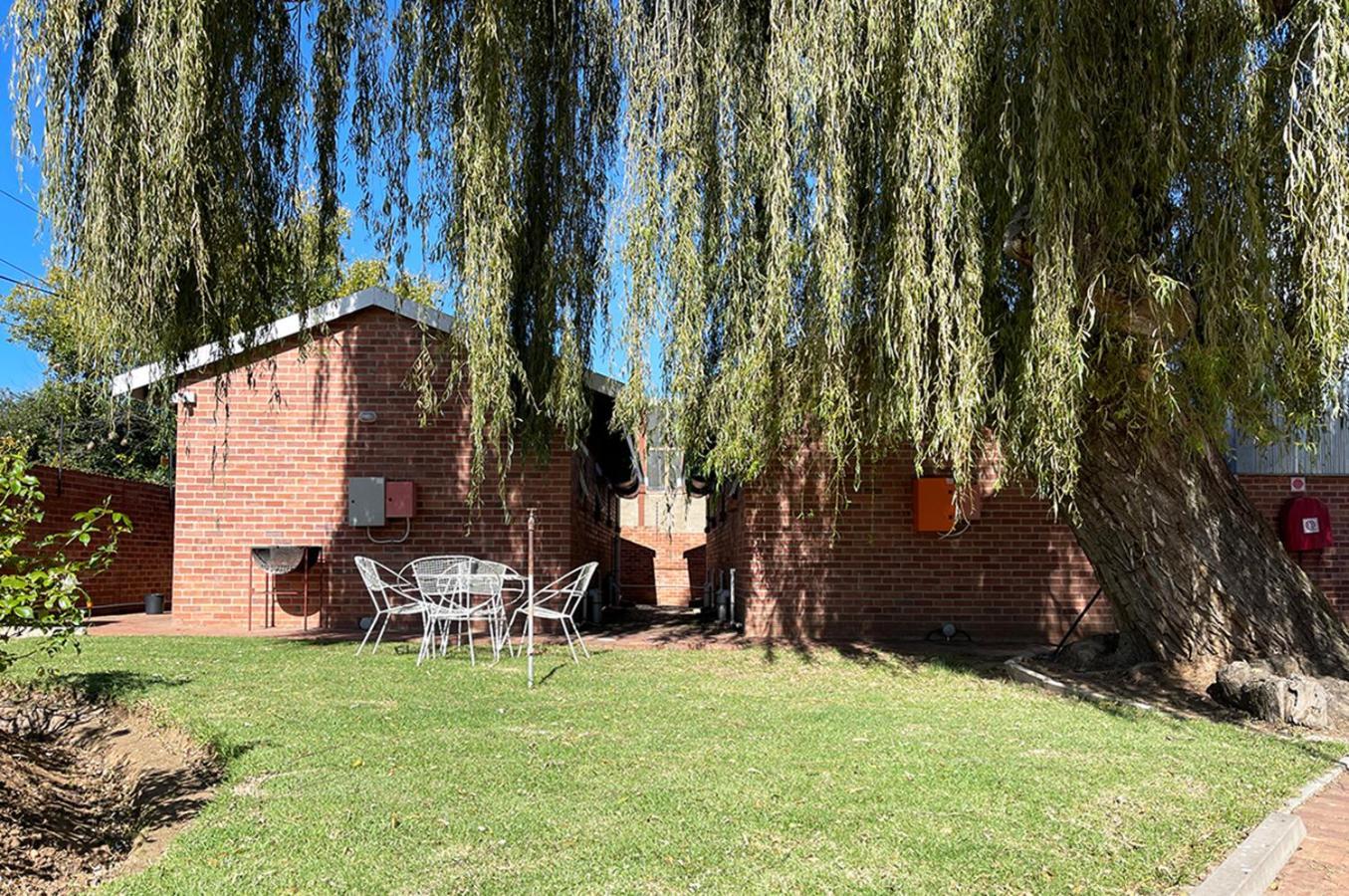 Village Lodge האריסמית מראה חיצוני תמונה