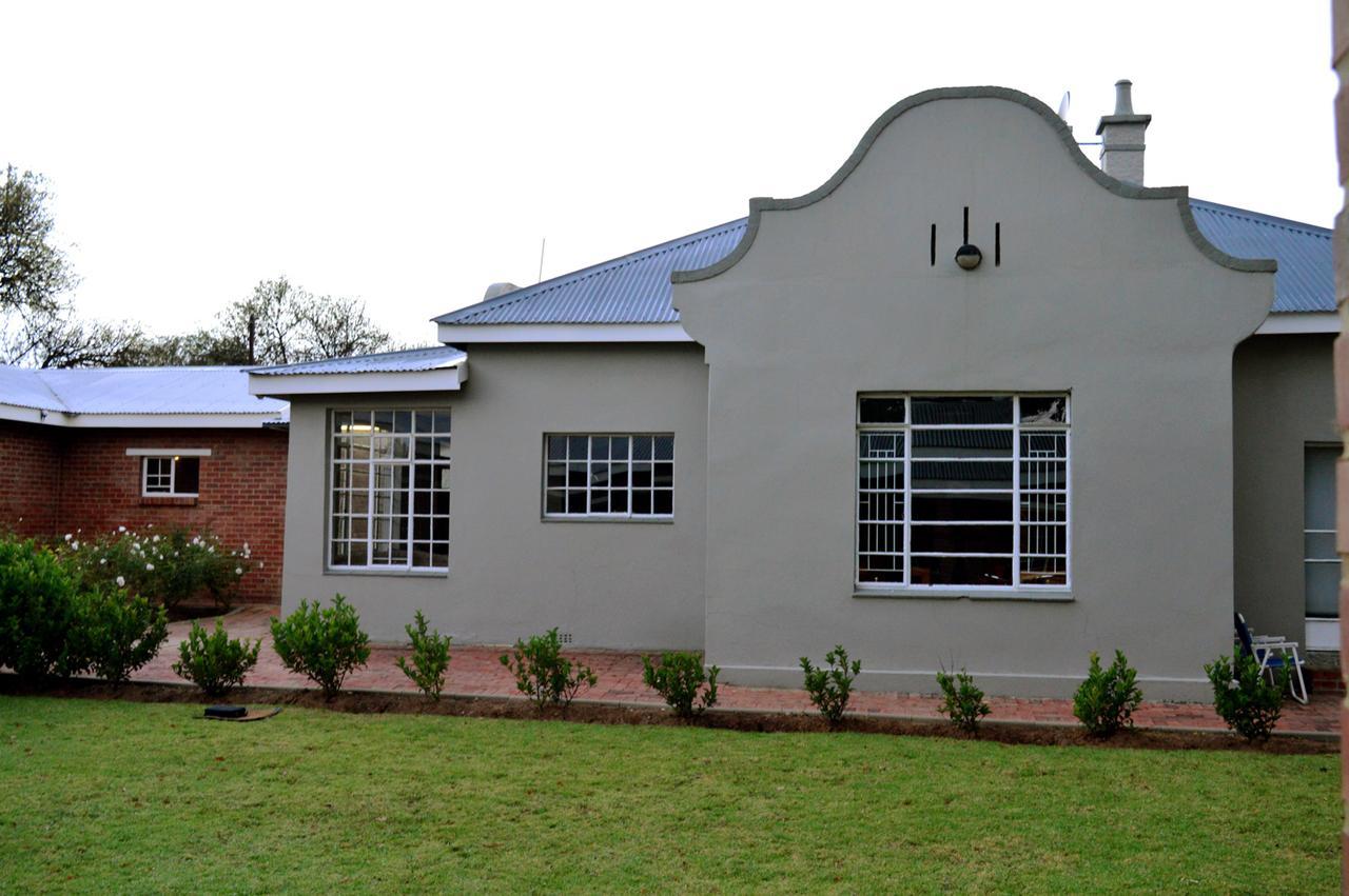 Village Lodge האריסמית מראה חיצוני תמונה